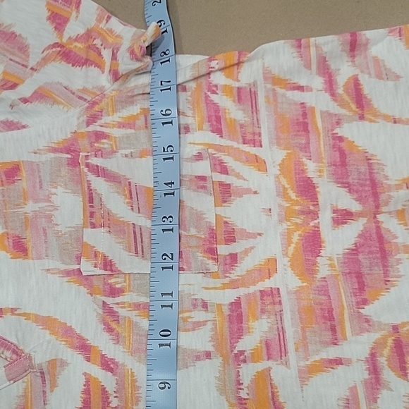 Chico's V-Neck, Single Pocket Tee. White with Pinks and Oranges, EUC, NO SIZE - Picture 7 of 9